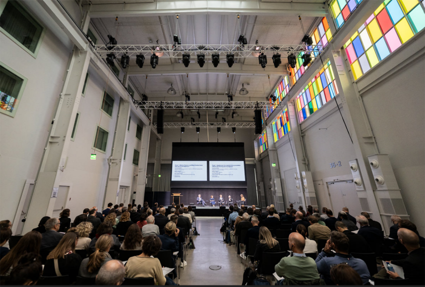 Podiumsdiskussion an der Interreg-Konferenz. Quelle: David Schweizer